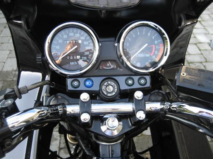 Kawasaki ER 5 - SOLGT! - Skønt med benzinmåler og klare instrumenter billede 7