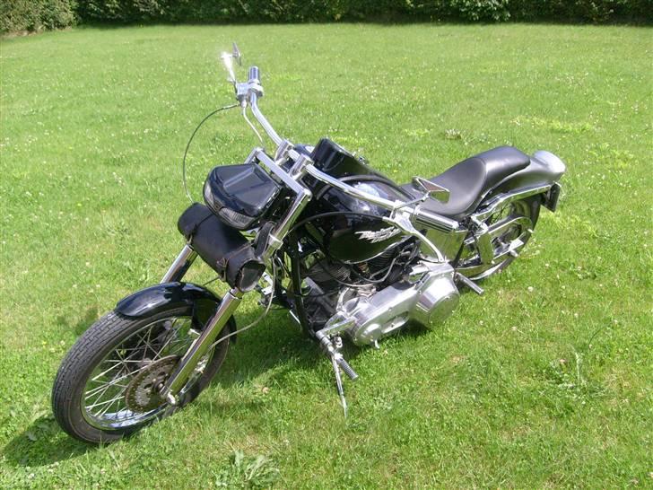 Harley Davidson **SOLGT **   FLH 1200 - ny ombygning af cyklen efter polisen ikke syns det var fedt med apehanger på en 1975 model ha ha billede 7