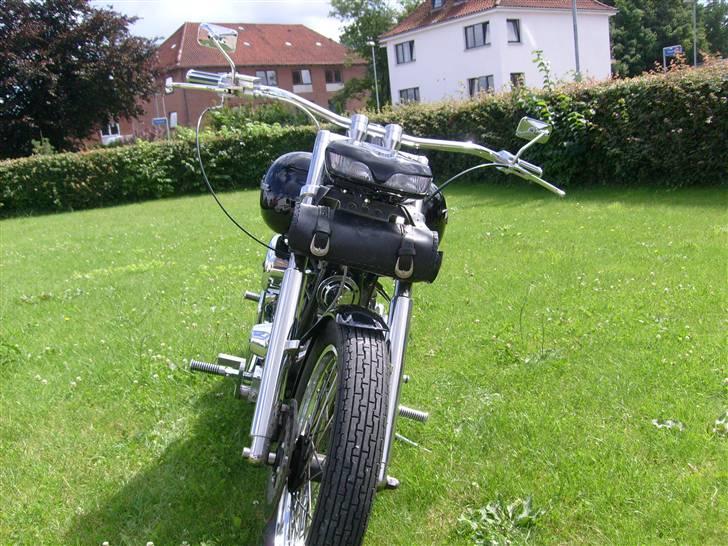 Harley Davidson **SOLGT **   FLH 1200 - ny ombygning af cyklen efter polisen ikke syns det var fedt med apehanger på en 1975 model ha ha billede 8