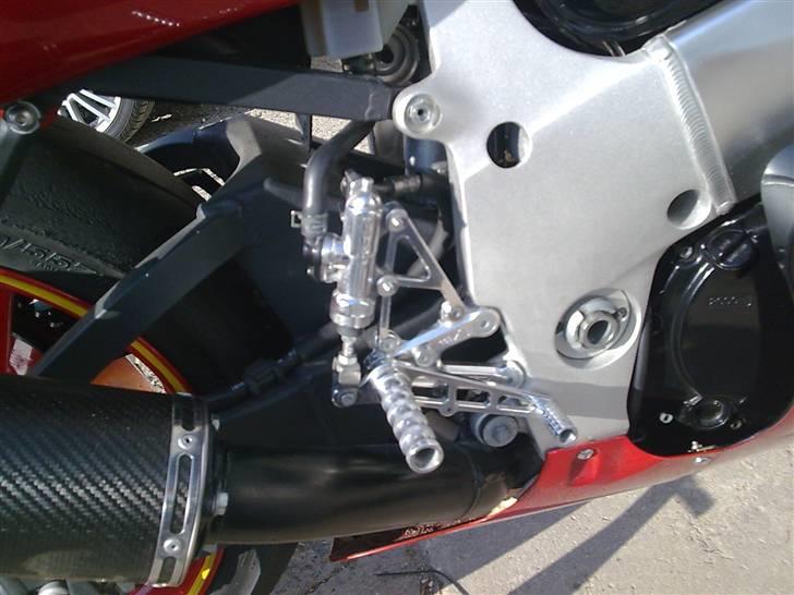 Suzuki GSXR 750  Solgt  - poleret bremseforstærker billede 2