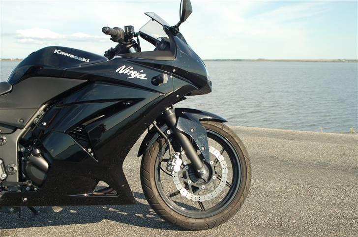 Kawasaki Ninja 250R *SOLGT* billede 15
