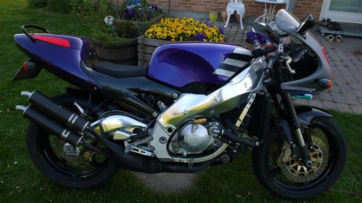 Aprilia rs 250 - Her styrer man!!! billede 1