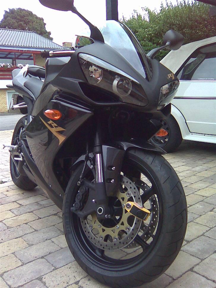 Yamaha YZF R-1 billede 1