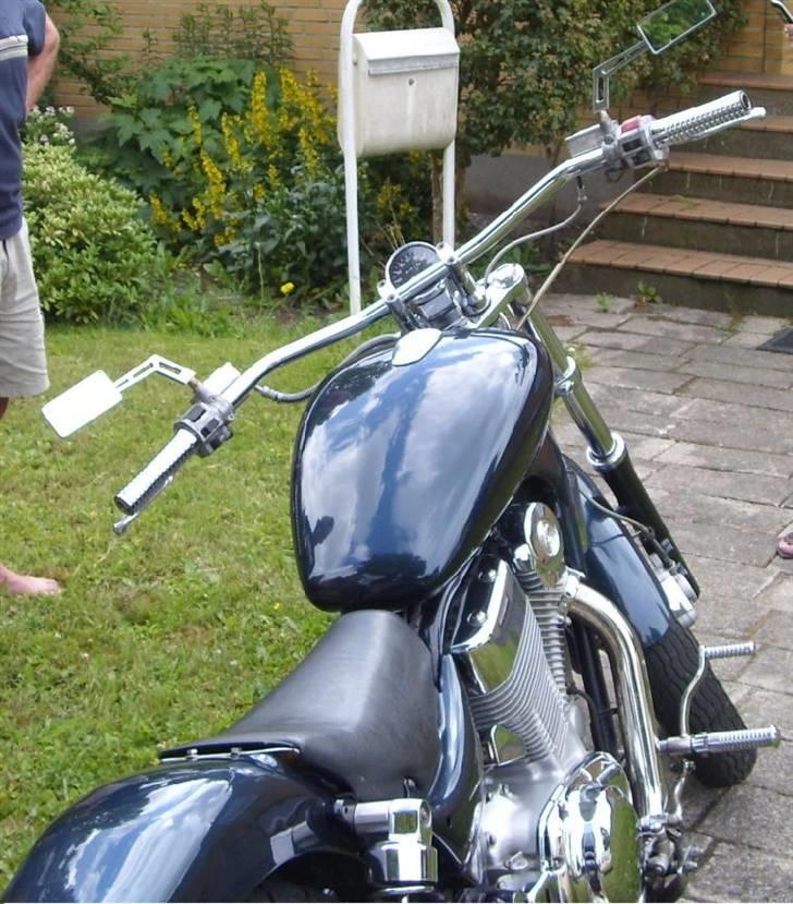 Suzuki intruder 1400 ***solgt*** - det brede styr og de små spejle billede 4