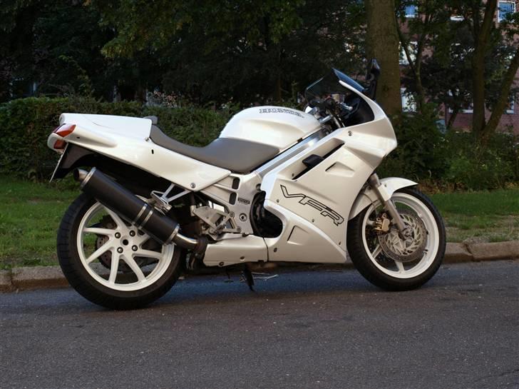 Honda VFR750F RC36-1 *SOLGT* billede 1