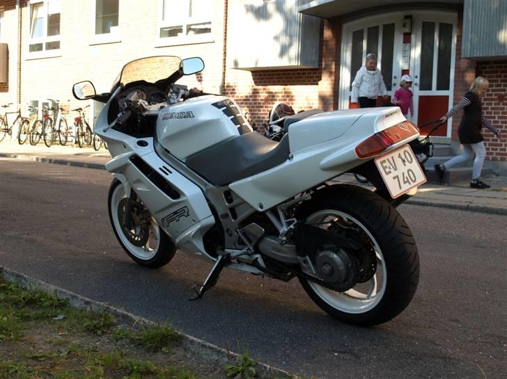 Honda VFR750F RC36-1 *SOLGT* billede 4