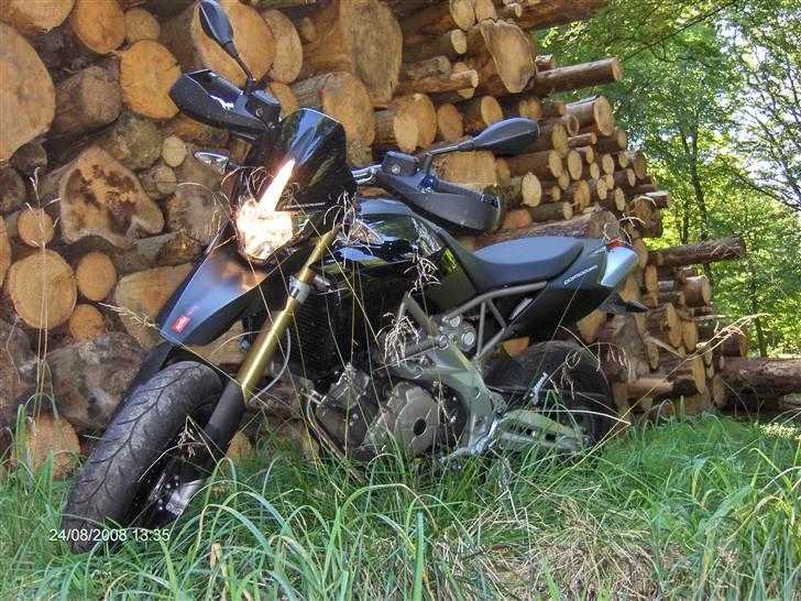 Aprilia Dorsoduro billede 1