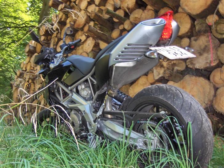 Aprilia Dorsoduro billede 6