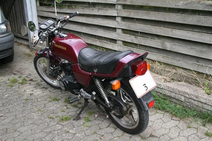 Honda CB 400N  *Solgt* - Samme sted - bagfra ;) billede 4