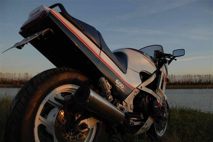 Kawasaki GPZ 600R - SOLGT billede 2