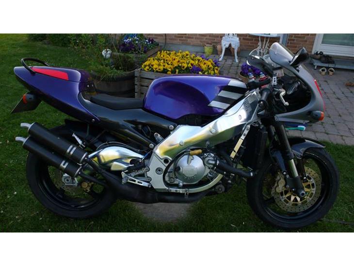 Aprilia rs 250 - Her styrer man!!! billede 1