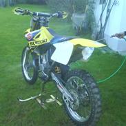 Suzuki 250cc *SOLGT*