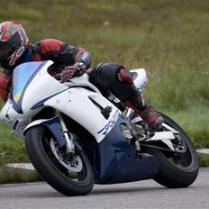 Yamaha R1 (banejern)**SOLGT**