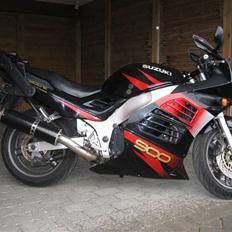 Suzuki RF 900 R
