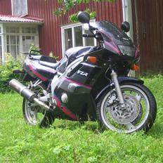 Yamaha FZR 600
