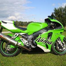 Kawasaki ZX7R Cup Edition (solgt)