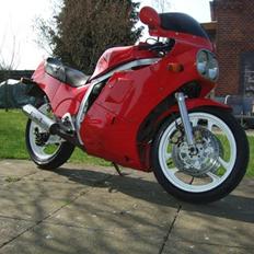 Suzuki GsxR 750