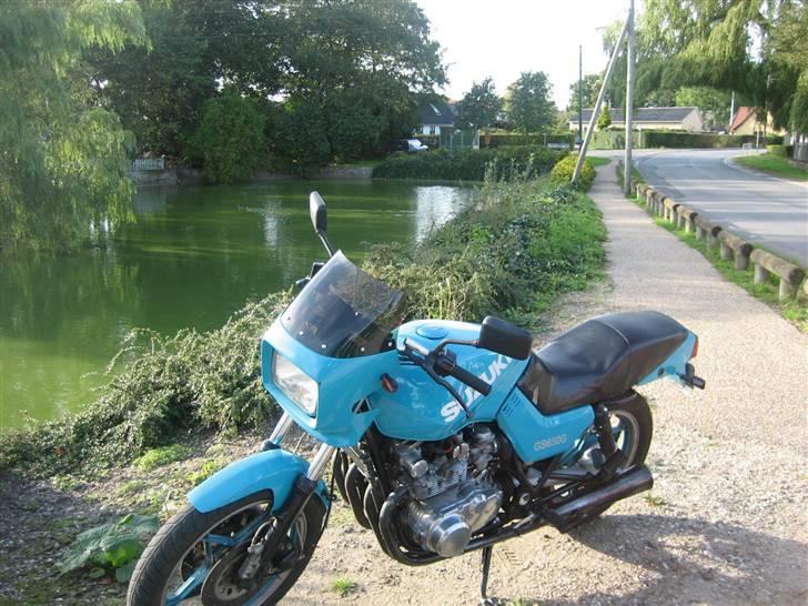Suzuki gs 650 kantana solgt - hjemme ved gadekæret billede 1