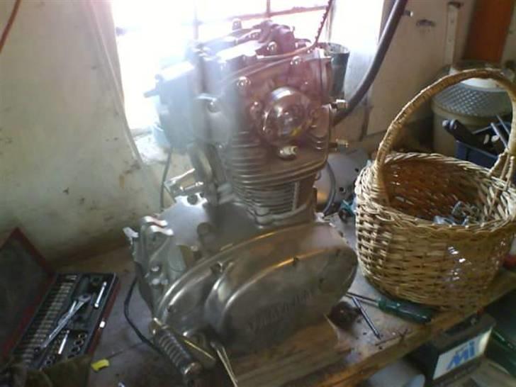 Yamaha XS 1 - Motor igang med at blive pudset billede 9