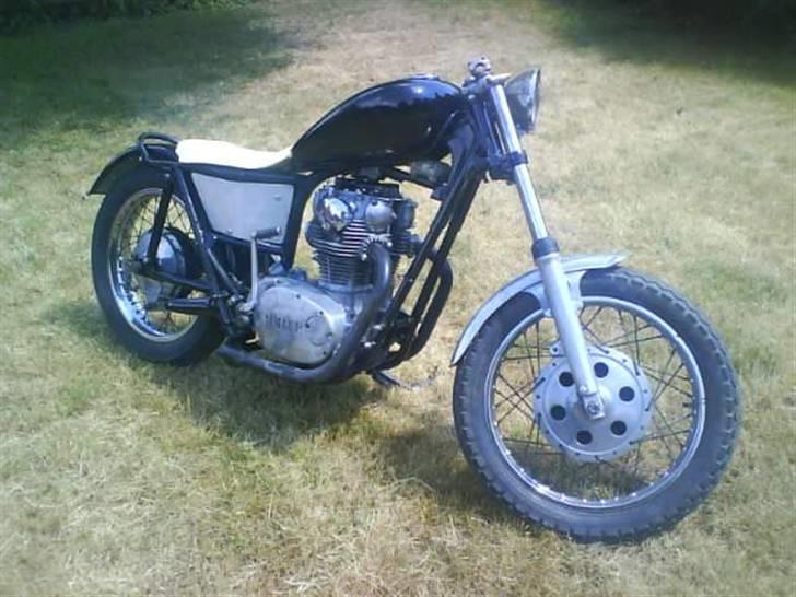 Yamaha XS 1 - Motor monteret og stel sænket/stivstel tank og skærm malet billede 15