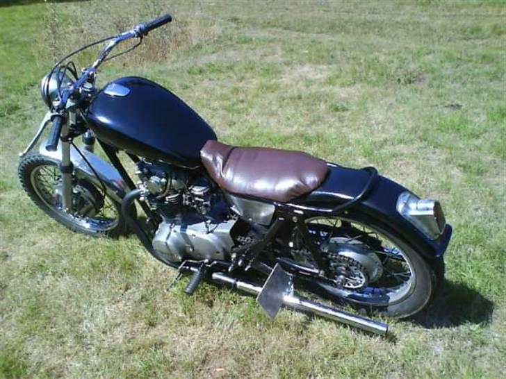 Yamaha XS 1 - Sæde færdigt, nummerplade montering lavet, udstødninger lavet billede 19