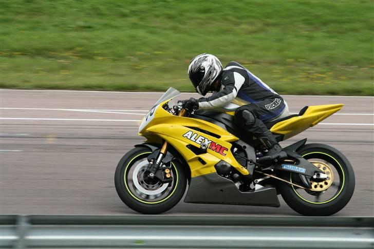 Yamaha R6 billede 9