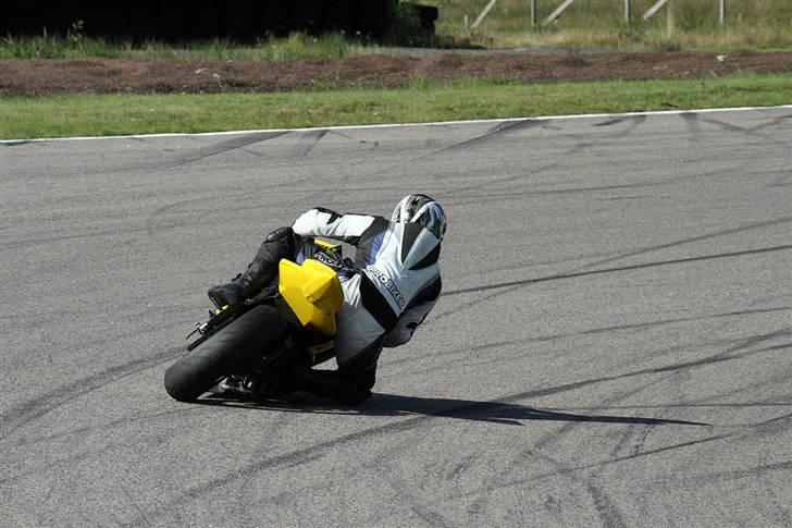 Yamaha R6 billede 10