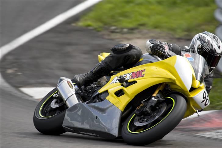 Yamaha R6 billede 11