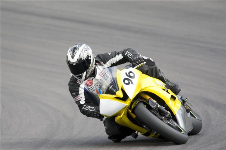 Yamaha R6 billede 12