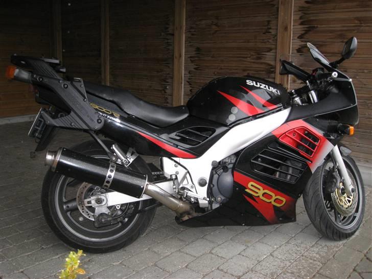 Suzuki RF 900 R billede 2