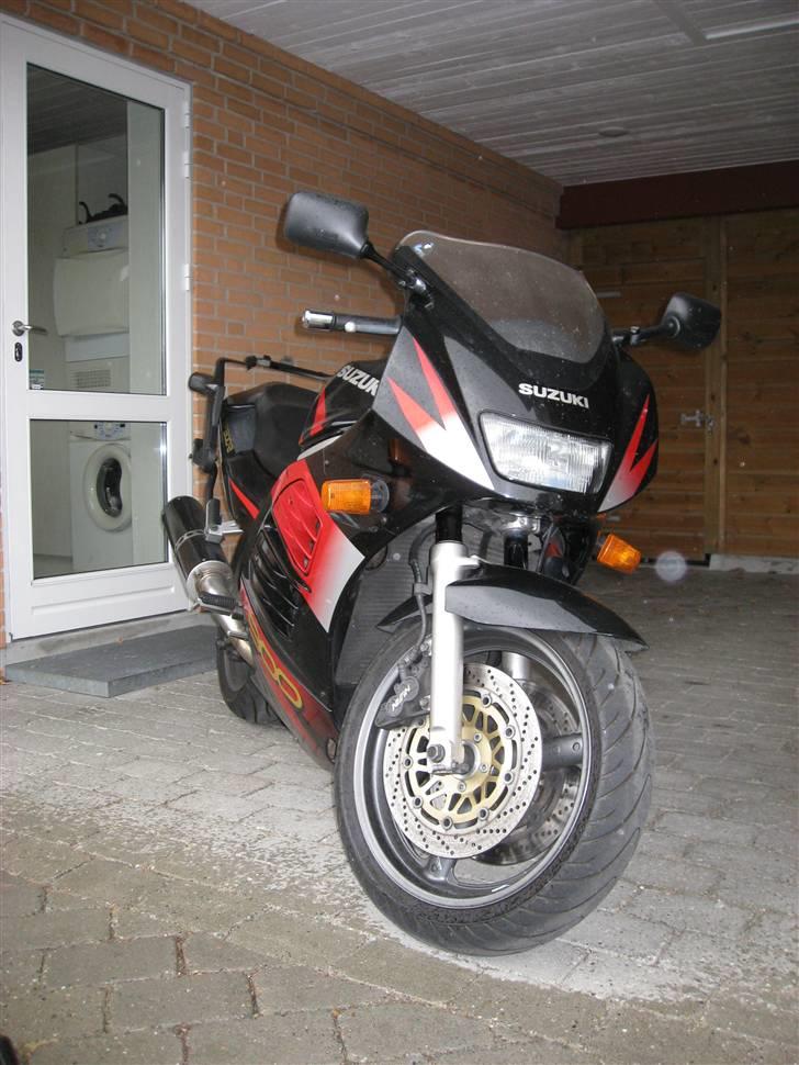 Suzuki RF 900 R billede 3