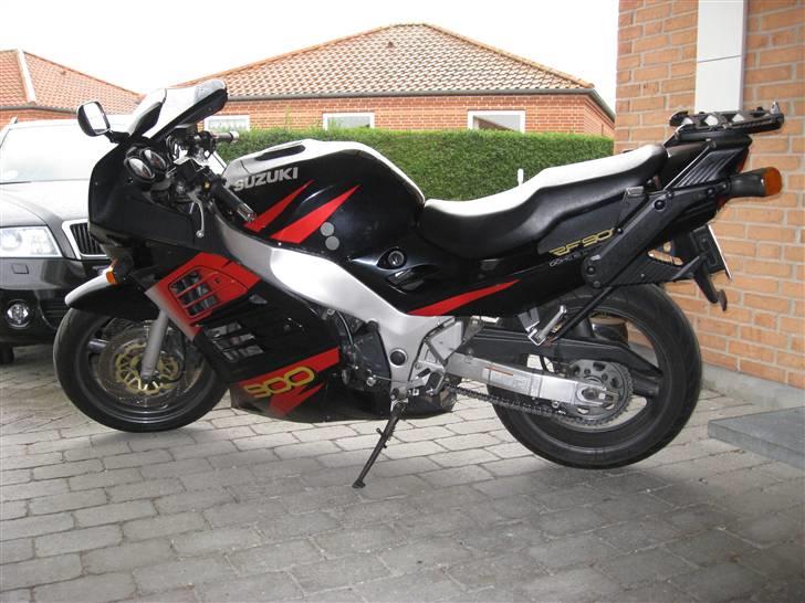 Suzuki RF 900 R billede 4