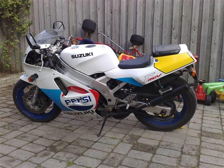 Suzuki RGV **SOLGT** billede 1