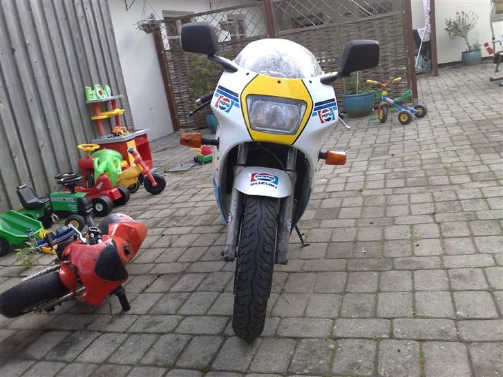 Suzuki RGV **SOLGT** billede 2