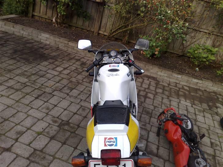 Suzuki RGV **SOLGT** billede 3