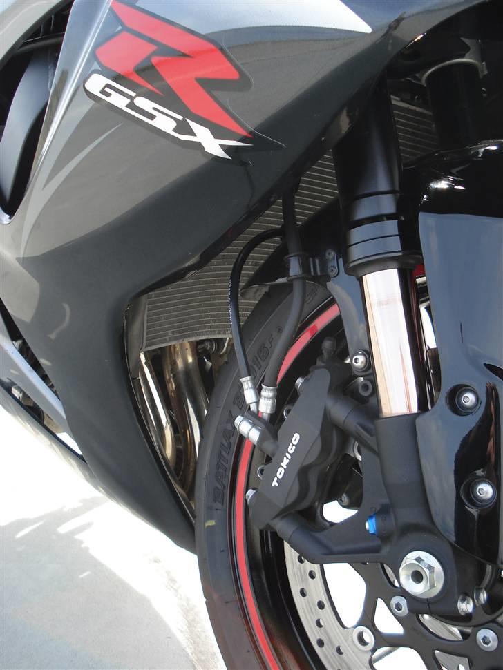 Suzuki GSX-R 750 - Yoshimura R55... Titanium forrør. Det er her hypperne de gemmer sig:-) billede 4