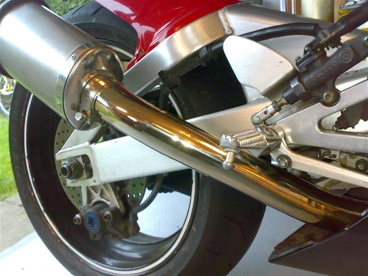 Yamaha yzf R1 Solgt - 1500kr for potte og mellemrør, fordi mellemrøret ikke passede på, det er blevet slisset op og tilpasset.. ses nej.. nej vel :-) billede 12