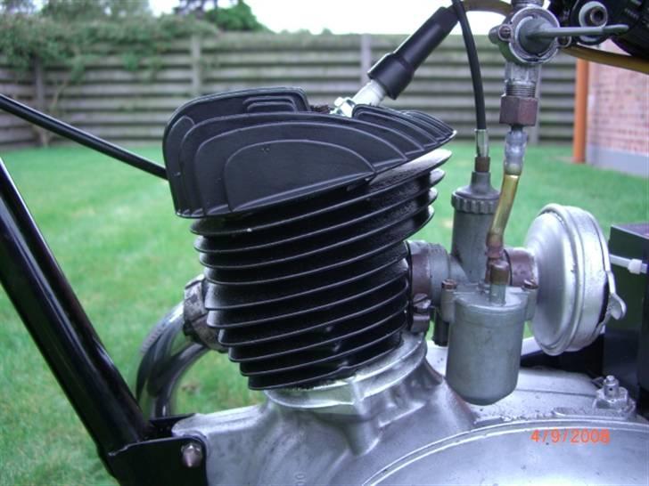 DKW rt 125/2 - så er den sat på efter maling billede 14