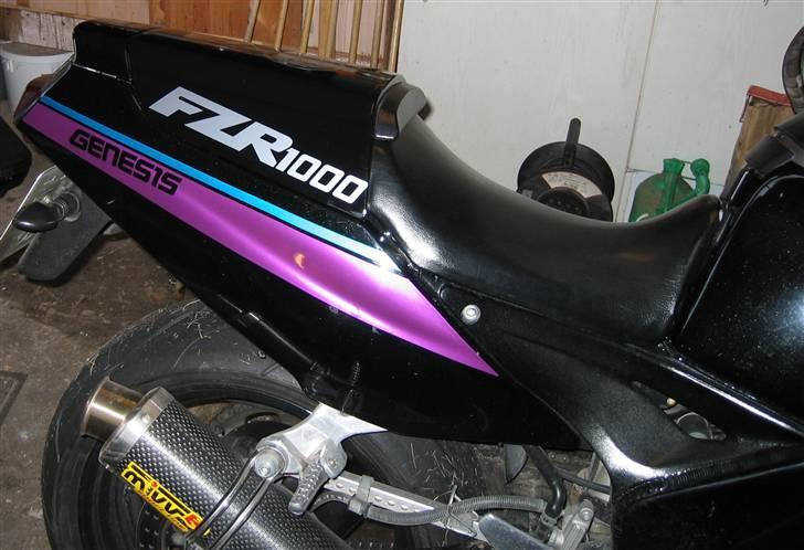 Yamaha FZR 1000 EXUP "SOLGT" - Så fik jeg malet og monteret den nye sædeskal, syntes sku selv det ser helt ok ud..... billede 12