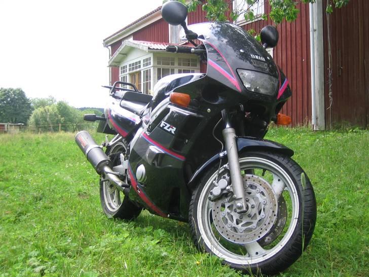 Yamaha FZR 600 billede 1