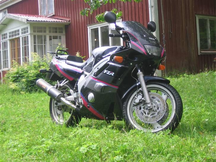 Yamaha FZR 600 billede 3