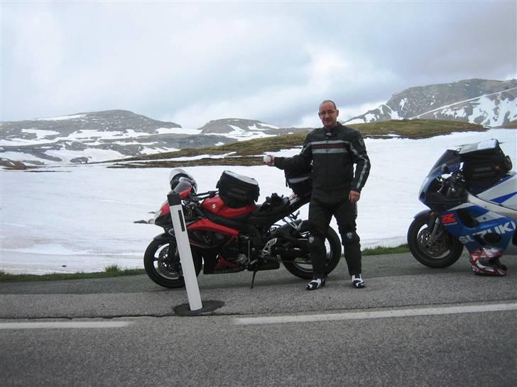 Suzuki GSX R  - på vej ned af grossglockner i sne og islag i juni måned billede 2