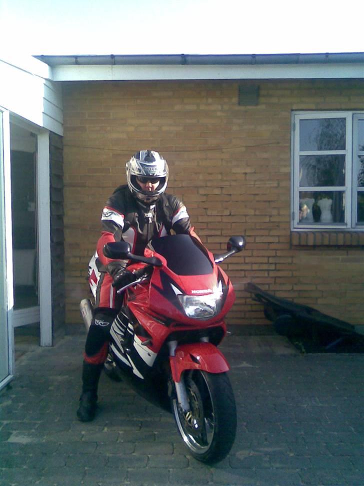 Honda CBR 600 F3 Pc31 SOLGT - så blev vi klar i dragten og hondaén har fået klarlak billede 14