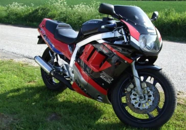 Suzuki GSX 1100 R billede 1