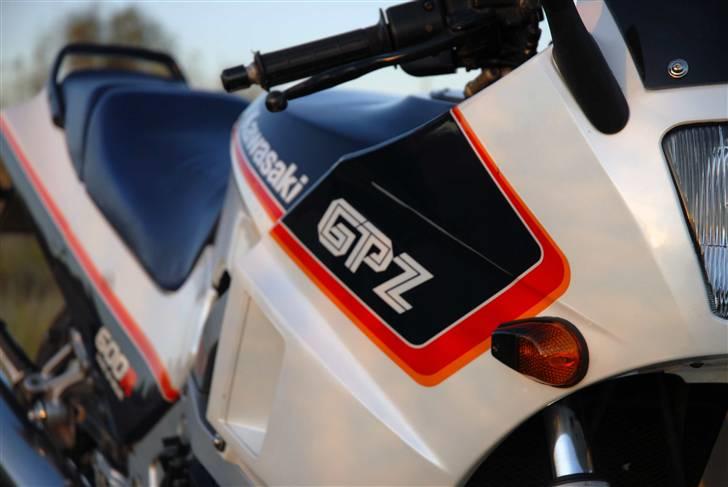 Kawasaki GPZ 600R - SOLGT - sådan kommer røven til at se ud når jeg fjerner den grimme plastikbagskærm. Skal bare lige have lavet nummerpladeholder og fundet nogle mindre blinklys... billede 7