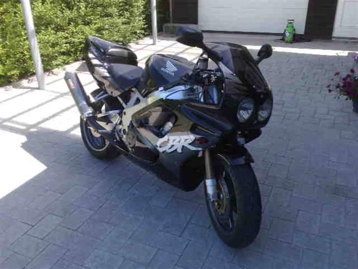 Honda CBR 900 RR SOLGT billede 3