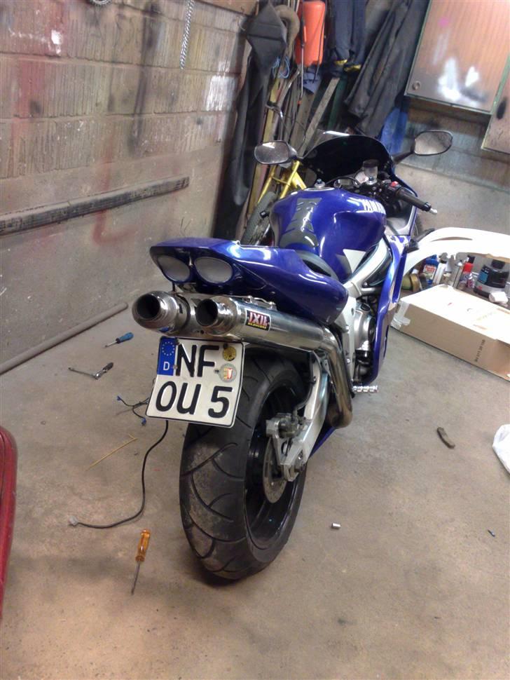 Yamaha YZF R6 - med det nye undertray og baglygte totalt lækkert billede 13