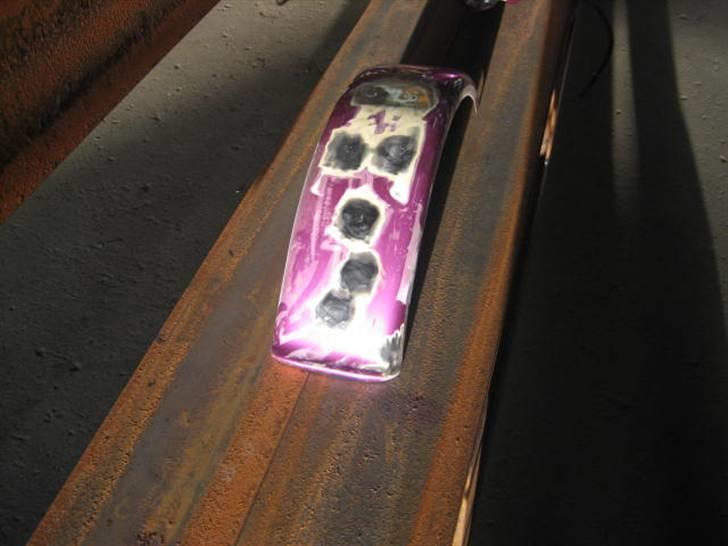 Triumph t100 PAINKILLER - Bagskærmen er blevet cuttet med ca 30 cm og huller svejst op billede 3