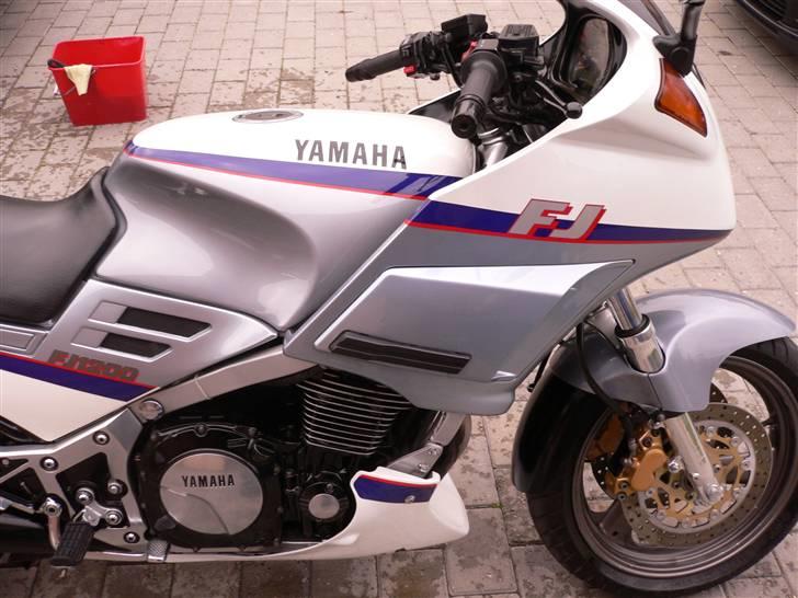 Yamaha FJ1200 - Ikke til at se den har nogle år på bagen... Bemærk spanden er kun til pynt... billede 3