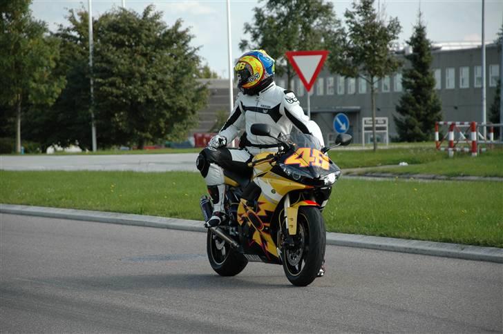 Yamaha YZF R6 - R46 - Mens vi venter :) billede 9